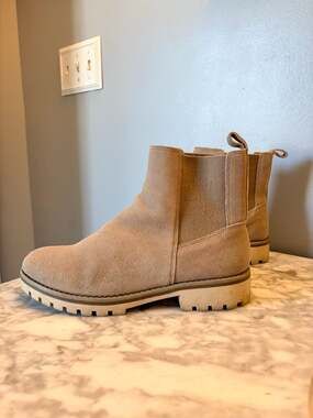 Crown Vintage Tipryn Suede Ankle Lug Sole Chelsea Boots
